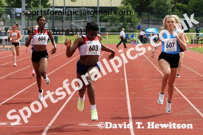 Women and Girls 200 metres, 2022 North Eastern Track and Field Champs., Middlesbrough. David T. Hewitson/Sports for All Pics